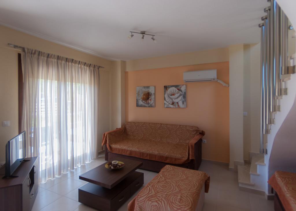 Ianthi Maisonettes Nea Roda Luaran gambar
