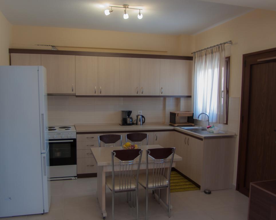Ianthi Maisonettes Nea Roda Luaran gambar