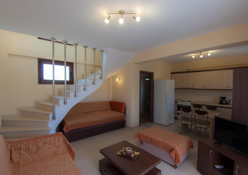 Ianthi Maisonettes Nea Roda Luaran gambar