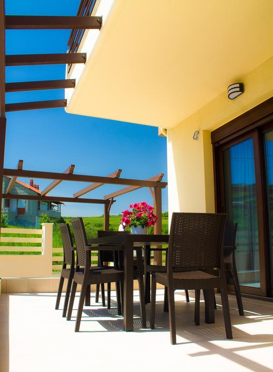 Ianthi Maisonettes Nea Roda Luaran gambar