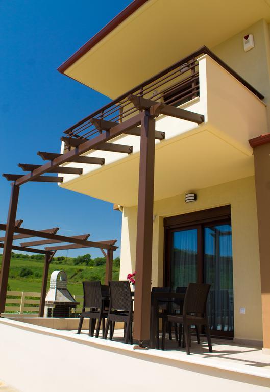 Ianthi Maisonettes Nea Roda Luaran gambar